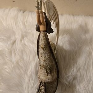 Roman Inc Exclusive Angel releasing Dove in the Air Figurine